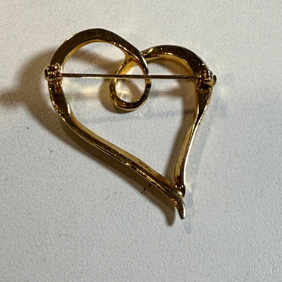 Heart Brooch Gold Tone Modernist Open Swirl Design Women's Jewelry Pin - Picture 2 of 3